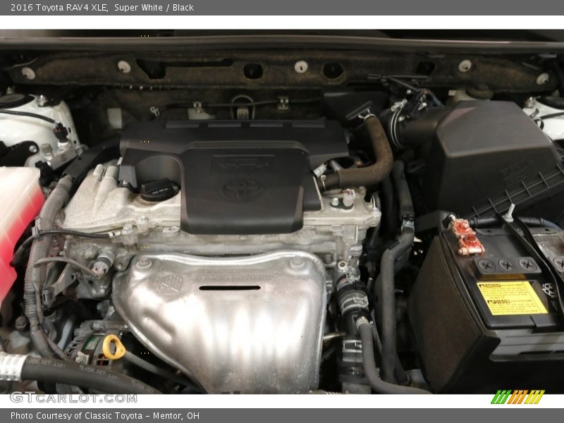 Super White / Black 2016 Toyota RAV4 XLE