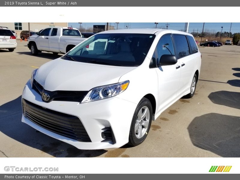 Super White / Ash 2019 Toyota Sienna L
