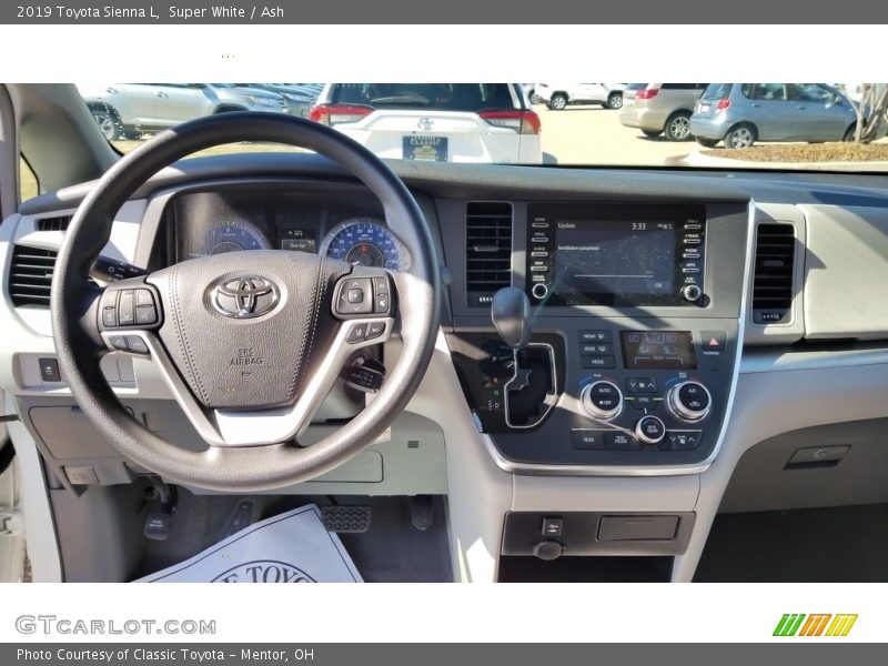 Super White / Ash 2019 Toyota Sienna L