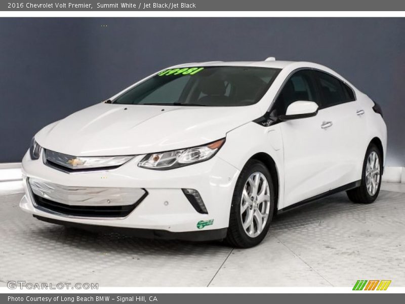 Front 3/4 View of 2016 Volt Premier