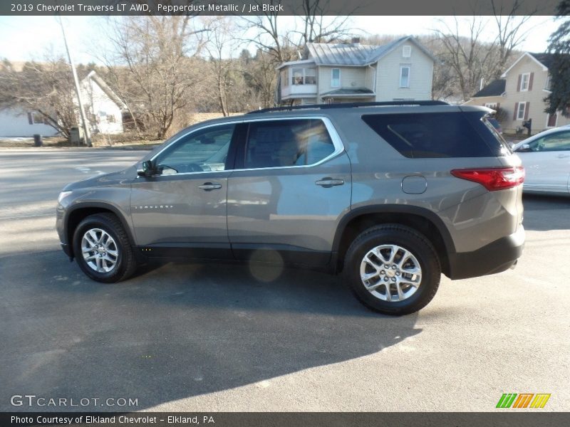 Pepperdust Metallic / Jet Black 2019 Chevrolet Traverse LT AWD