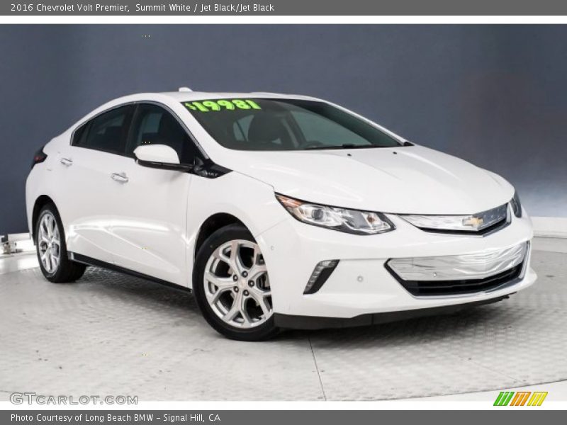 Front 3/4 View of 2016 Volt Premier