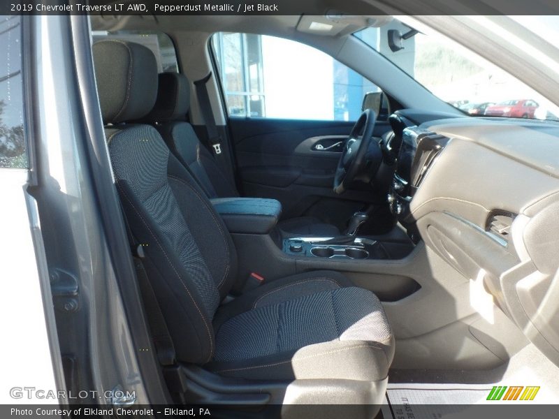 Pepperdust Metallic / Jet Black 2019 Chevrolet Traverse LT AWD