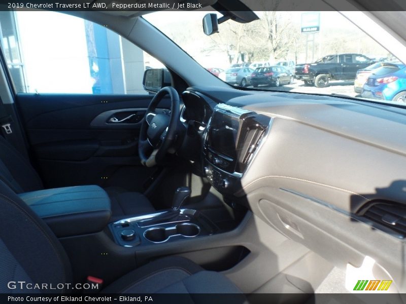 Pepperdust Metallic / Jet Black 2019 Chevrolet Traverse LT AWD