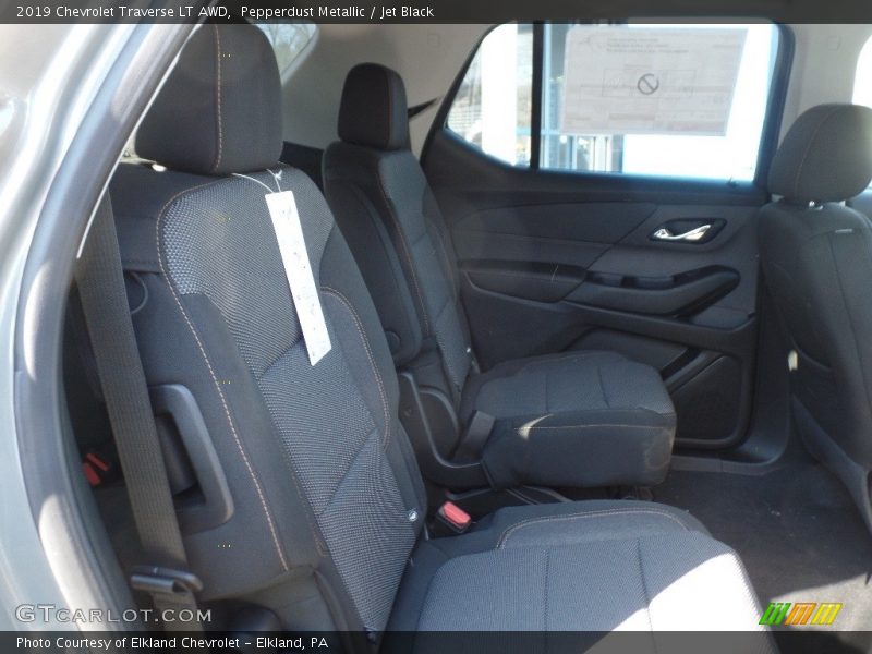 Pepperdust Metallic / Jet Black 2019 Chevrolet Traverse LT AWD