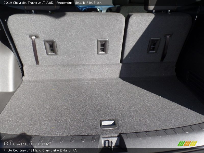 Pepperdust Metallic / Jet Black 2019 Chevrolet Traverse LT AWD