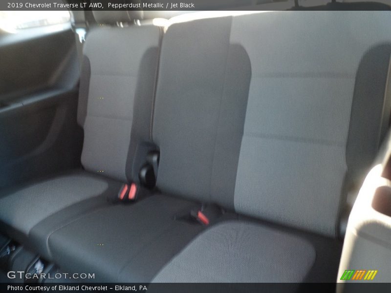 Pepperdust Metallic / Jet Black 2019 Chevrolet Traverse LT AWD
