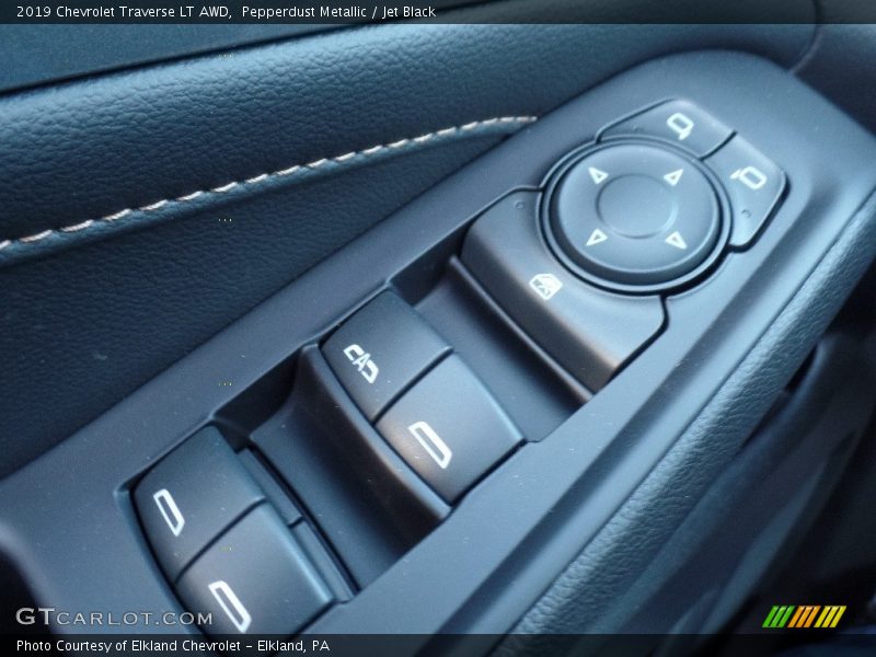 Pepperdust Metallic / Jet Black 2019 Chevrolet Traverse LT AWD