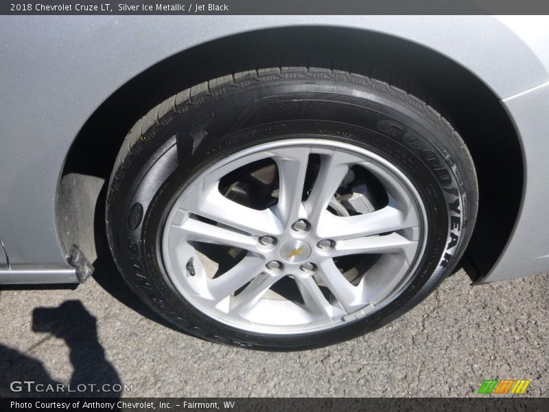 Silver Ice Metallic / Jet Black 2018 Chevrolet Cruze LT