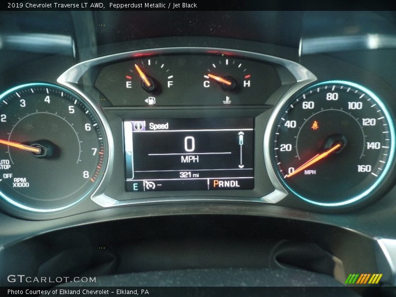 Pepperdust Metallic / Jet Black 2019 Chevrolet Traverse LT AWD