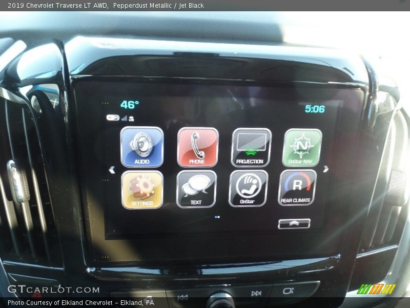 Pepperdust Metallic / Jet Black 2019 Chevrolet Traverse LT AWD