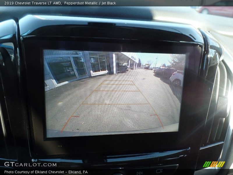 Pepperdust Metallic / Jet Black 2019 Chevrolet Traverse LT AWD