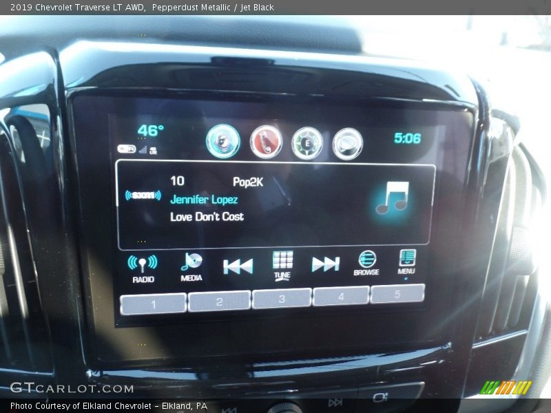 Pepperdust Metallic / Jet Black 2019 Chevrolet Traverse LT AWD