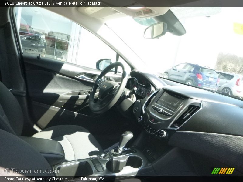 Silver Ice Metallic / Jet Black 2018 Chevrolet Cruze LT