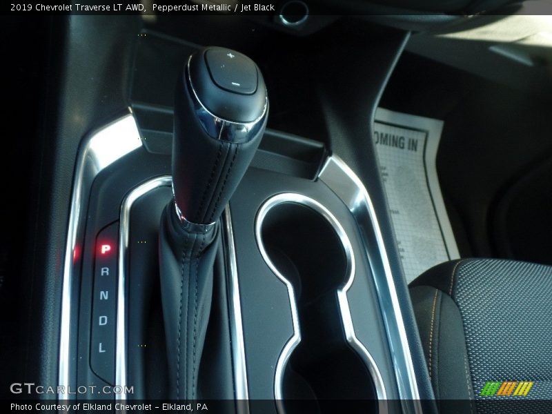 Pepperdust Metallic / Jet Black 2019 Chevrolet Traverse LT AWD