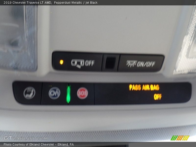 Pepperdust Metallic / Jet Black 2019 Chevrolet Traverse LT AWD