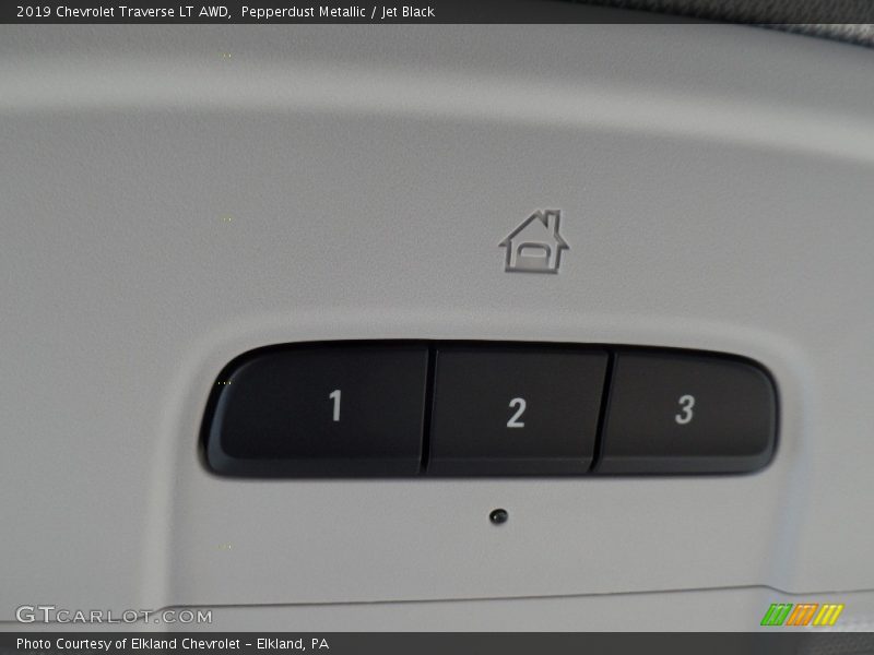 Pepperdust Metallic / Jet Black 2019 Chevrolet Traverse LT AWD