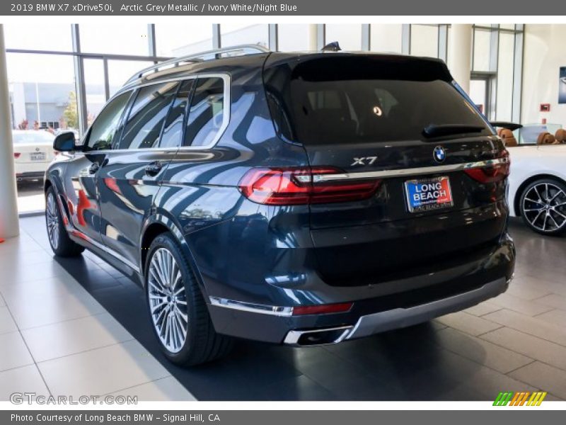 Arctic Grey Metallic / Ivory White/Night Blue 2019 BMW X7 xDrive50i