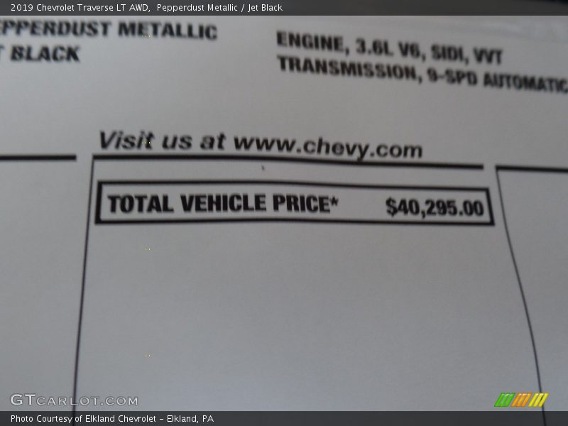 Pepperdust Metallic / Jet Black 2019 Chevrolet Traverse LT AWD