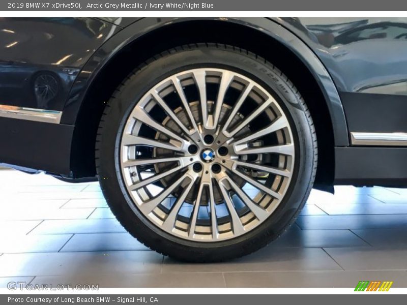 Arctic Grey Metallic / Ivory White/Night Blue 2019 BMW X7 xDrive50i
