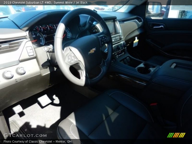 Summit White / Jet Black 2019 Chevrolet Suburban LT 4WD