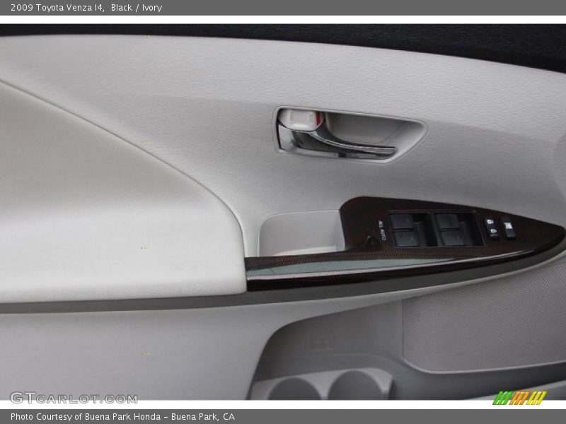 Black / Ivory 2009 Toyota Venza I4