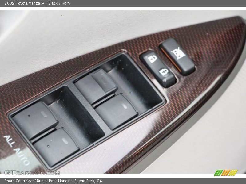 Black / Ivory 2009 Toyota Venza I4