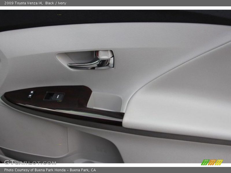Black / Ivory 2009 Toyota Venza I4