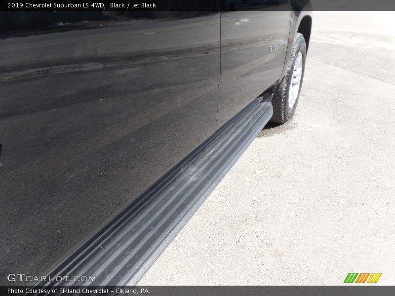Black / Jet Black 2019 Chevrolet Suburban LS 4WD