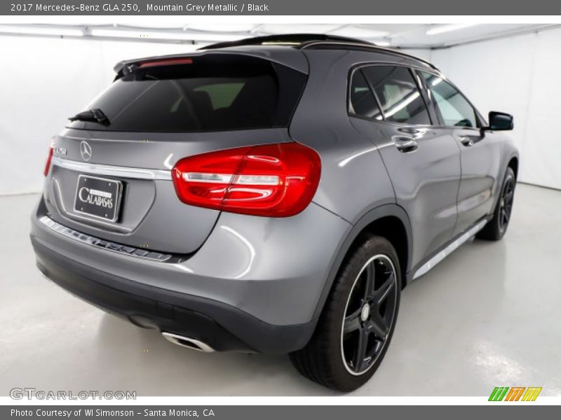 Mountain Grey Metallic / Black 2017 Mercedes-Benz GLA 250
