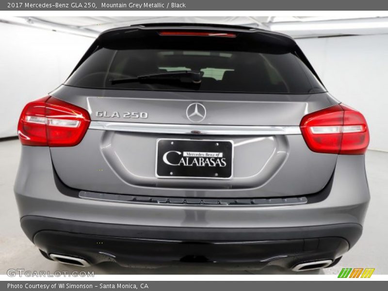 Mountain Grey Metallic / Black 2017 Mercedes-Benz GLA 250