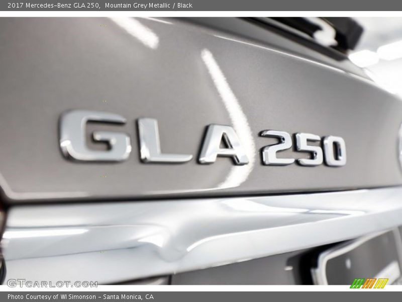 Mountain Grey Metallic / Black 2017 Mercedes-Benz GLA 250
