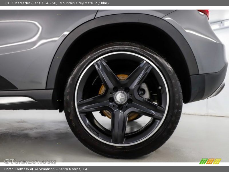 Mountain Grey Metallic / Black 2017 Mercedes-Benz GLA 250