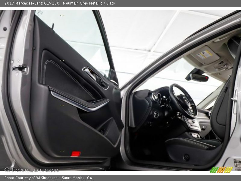 Mountain Grey Metallic / Black 2017 Mercedes-Benz GLA 250
