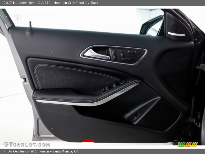 Mountain Grey Metallic / Black 2017 Mercedes-Benz GLA 250
