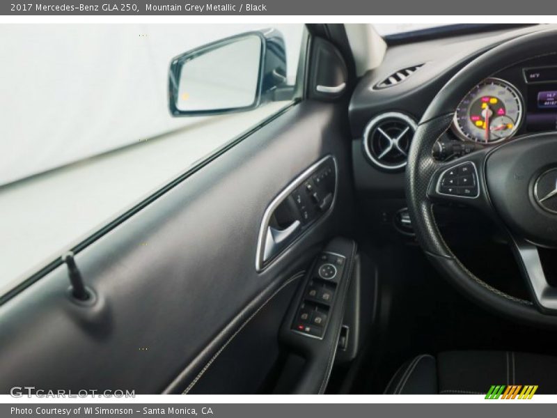 Mountain Grey Metallic / Black 2017 Mercedes-Benz GLA 250
