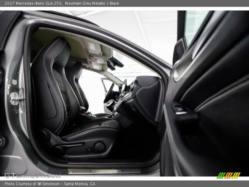 Mountain Grey Metallic / Black 2017 Mercedes-Benz GLA 250
