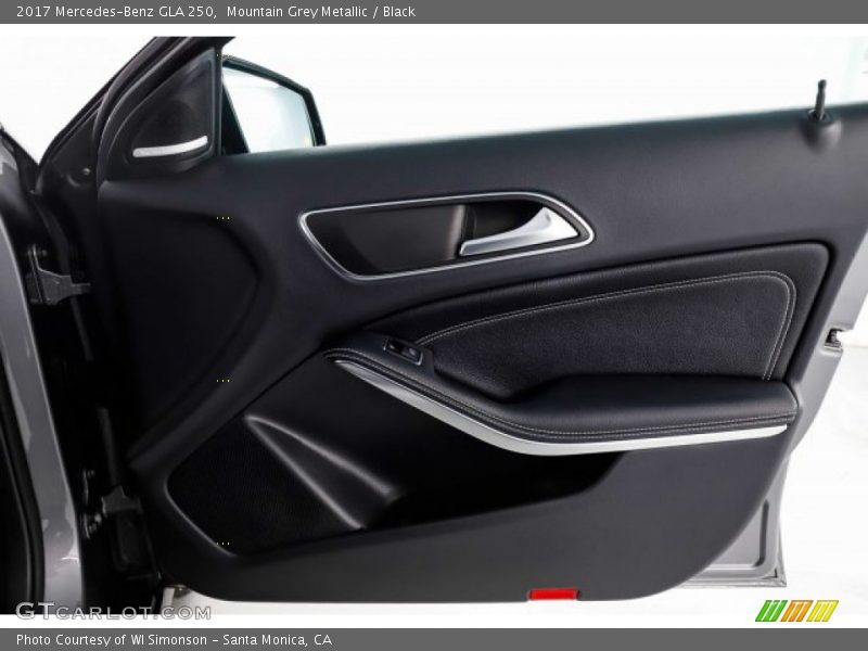 Mountain Grey Metallic / Black 2017 Mercedes-Benz GLA 250