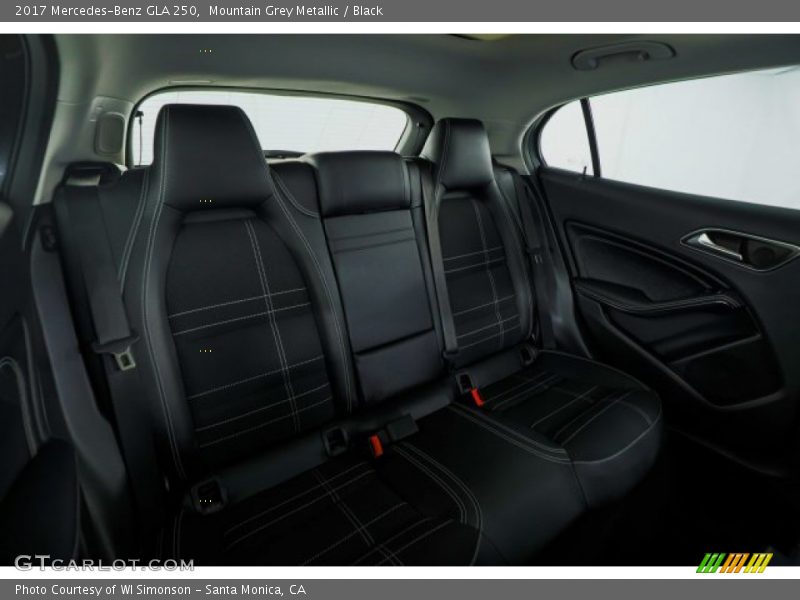 Mountain Grey Metallic / Black 2017 Mercedes-Benz GLA 250