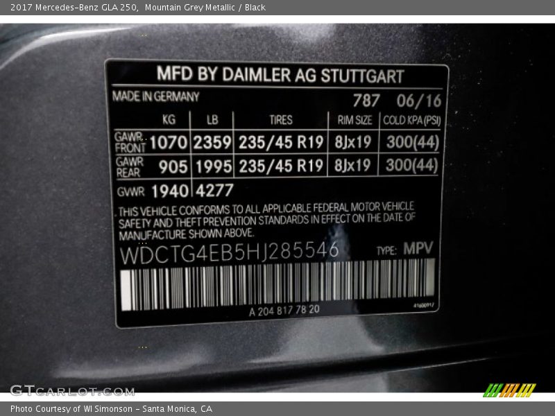 Mountain Grey Metallic / Black 2017 Mercedes-Benz GLA 250