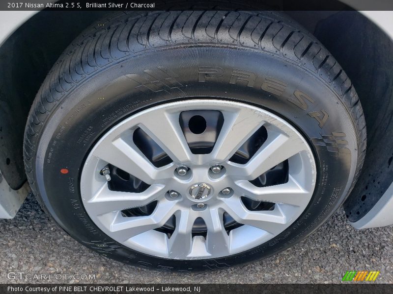 Brilliant Silver / Charcoal 2017 Nissan Altima 2.5 S