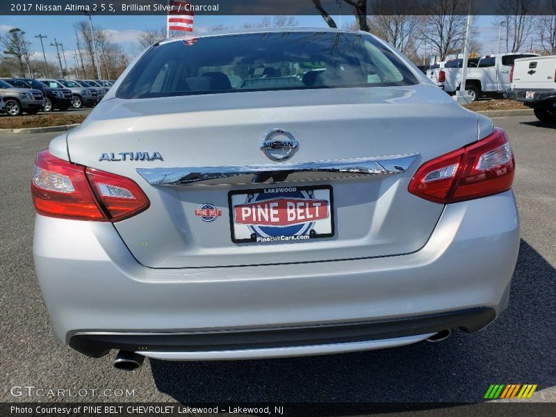 Brilliant Silver / Charcoal 2017 Nissan Altima 2.5 S