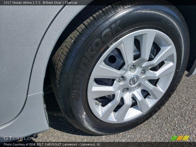 Brilliant Silver / Charcoal 2017 Nissan Altima 2.5 S