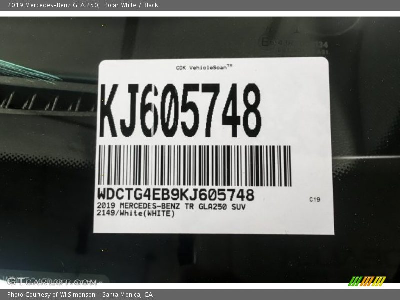 Polar White / Black 2019 Mercedes-Benz GLA 250