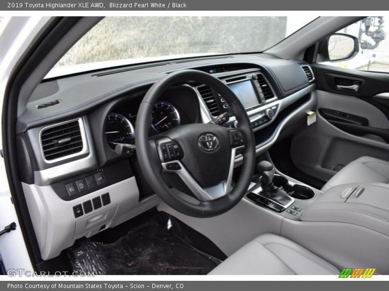 Blizzard Pearl White / Black 2019 Toyota Highlander XLE AWD