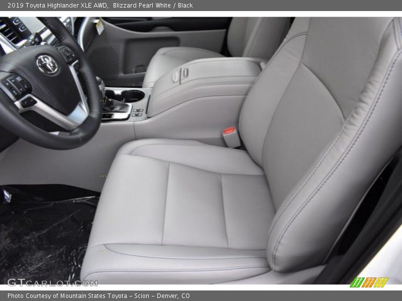 Blizzard Pearl White / Black 2019 Toyota Highlander XLE AWD