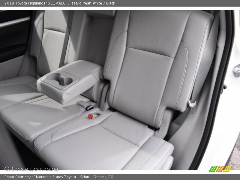 Blizzard Pearl White / Black 2019 Toyota Highlander XLE AWD