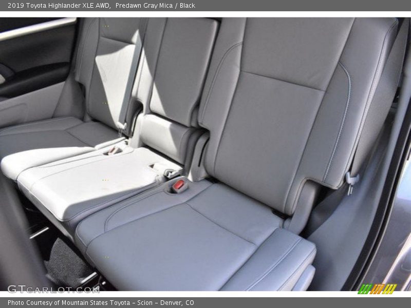 Predawn Gray Mica / Black 2019 Toyota Highlander XLE AWD