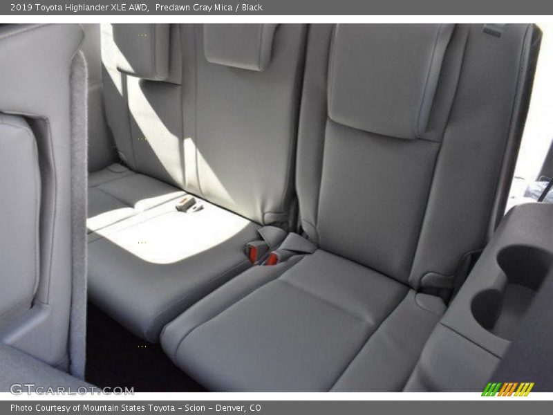 Predawn Gray Mica / Black 2019 Toyota Highlander XLE AWD