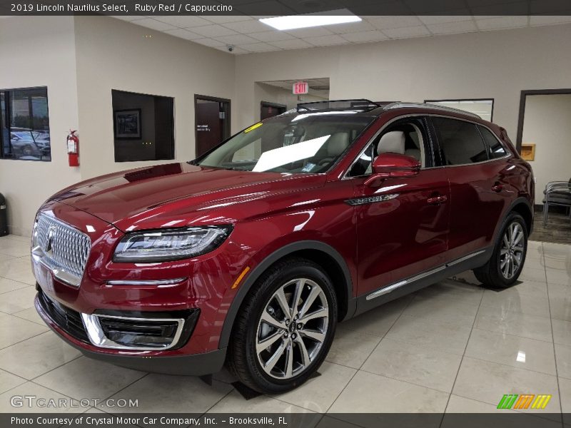 Front 3/4 View of 2019 Nautilus Select